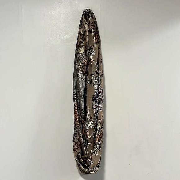 Danier infinity scarf - Picture 3 of 6